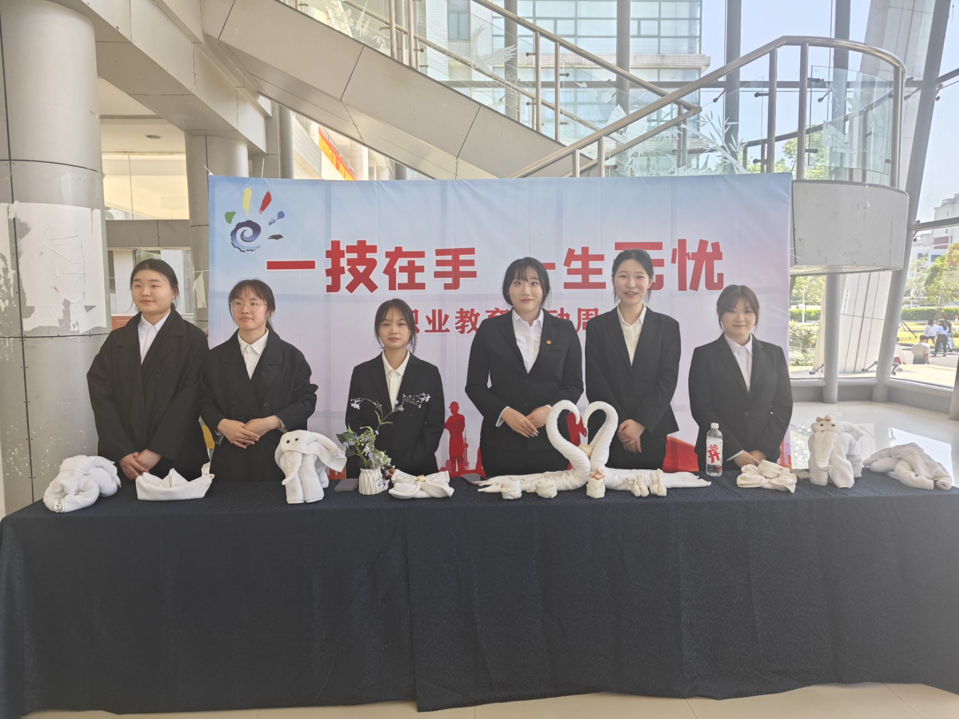 8国际邮轮乘务管理专业折叠毛巾花活动.png 8国际邮轮乘务管理专业折叠毛巾花活动.png